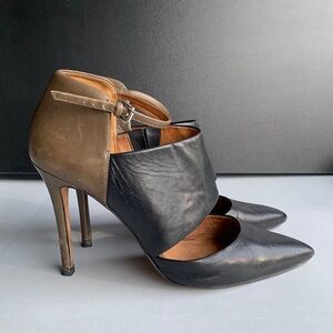 Coach‎ Heart Print Suede Leather Heels Women’s Size 9.5 Olive Black Pointed Toe